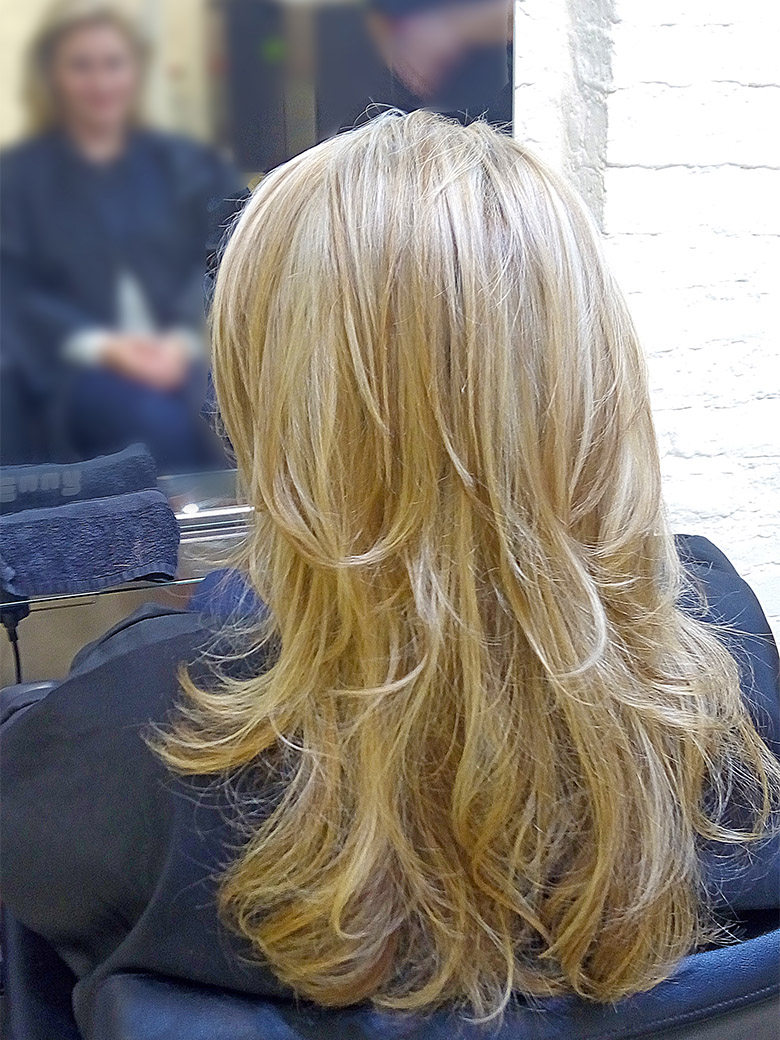 alt="easy wearable style and bleach highlights">